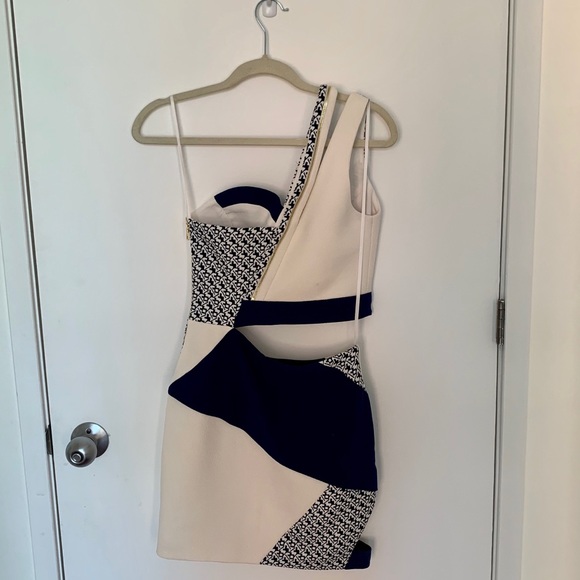 Three Floor cut out dress - Picture 2 of 3